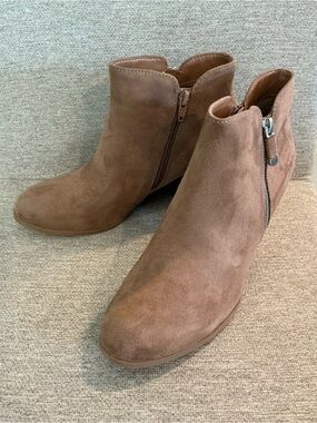 849 NWT Style & Co. Tan Suede Ankle Booties with Side Zipper